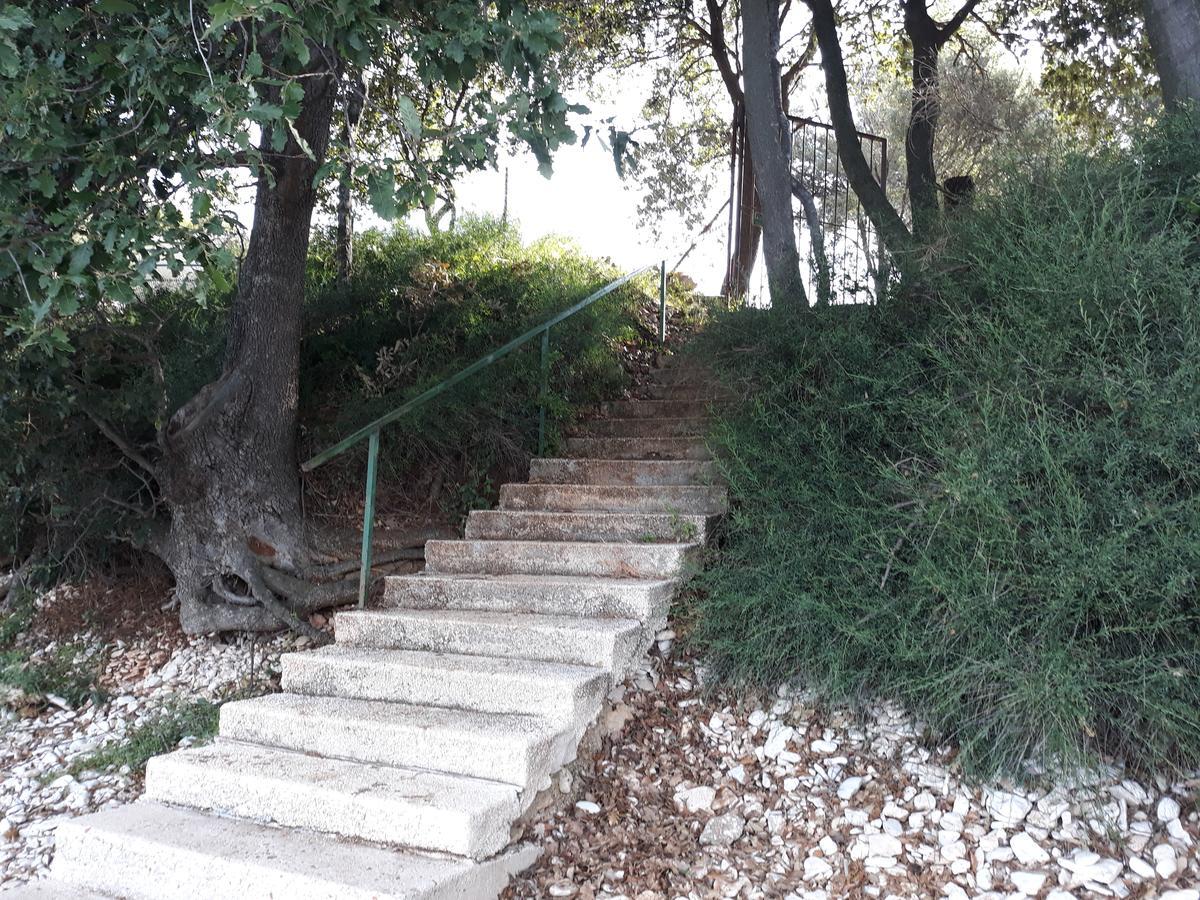 Grand Veles Camp Hotel Banjole Exterior photo